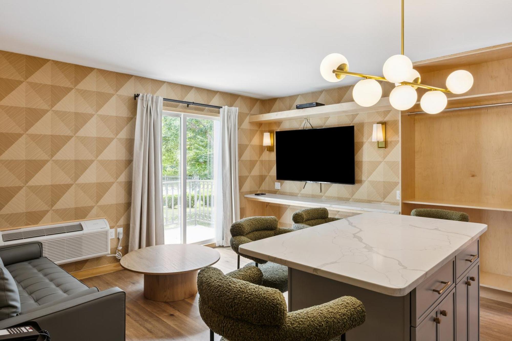 6 Best 2-Star Hotels in Long Island for Smart Travelers