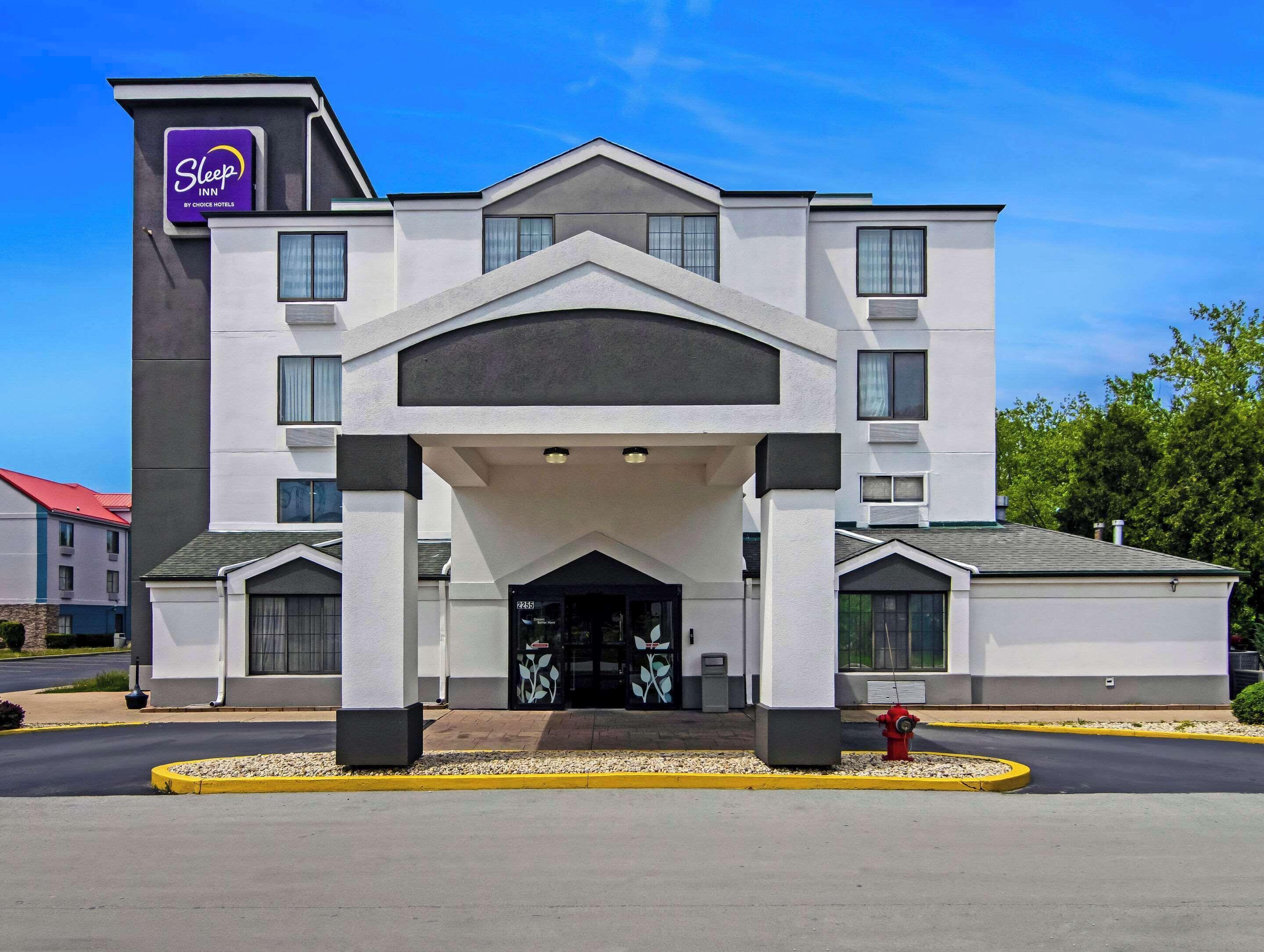 4 Business Hotels Near Turner Park for Work Stays